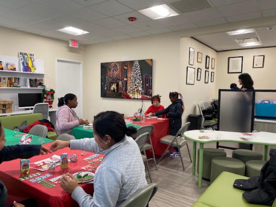Holiday crafts program